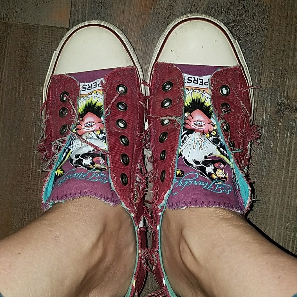 Ed Hardy converse style burgandy shoe sz 7